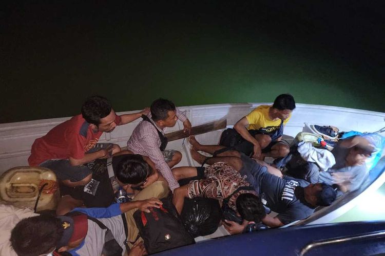 17 TKI Ilegal Berhasil Diselamatkan Saat Hendak Diselundupkan ke Malaysia melalui Jalur Laut