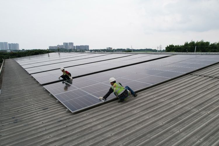 Ilustrasi intalasi PLTS atap.