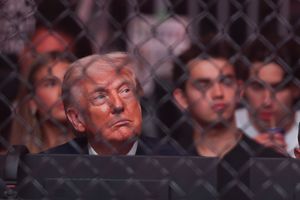 Trump Asyik Nonton Pertandingan UFC Saat AS-Iran Negosiasi di Pakistan