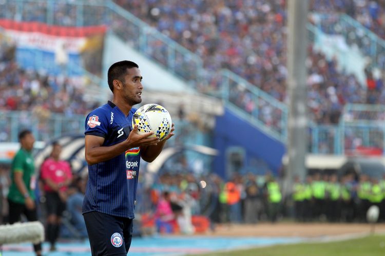 Bek kiri Arema FC, Agil Munawar.