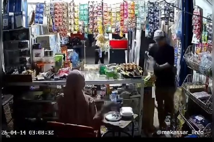 Pemuda di Makassar Diserang OTK, Dikejar Pelaku Bersenjata Tajam hingga ke Dalam Toko