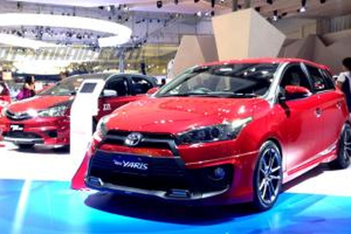 Toyota All New Yaris yang hadir di GIIIAS 2015 dengan penawaran diskon enarik.