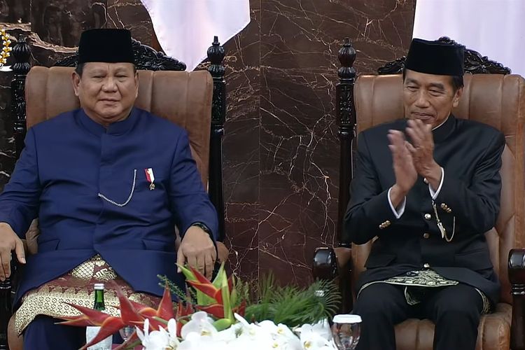 Prabowo dan Jokowi bertukar kursi usai Prabowo resmi menjabat sebagai Presiden RI ke-8, di Gedung MPR, Minggu (20/10/2024).