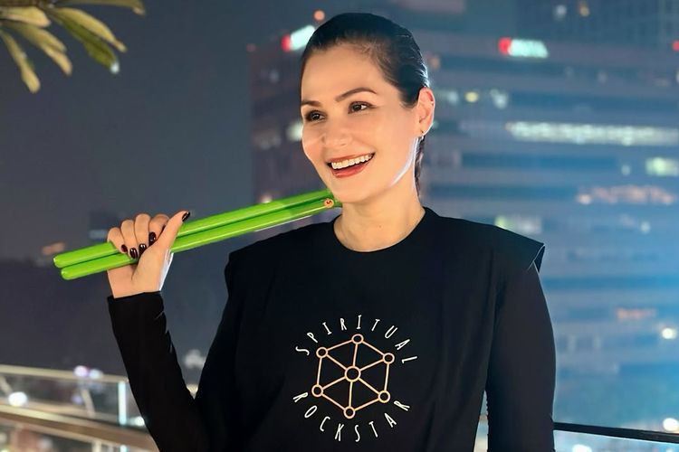 Rima Melati Ungkap Cara Berdamai dengan Diri Sendiri Saat Menopause