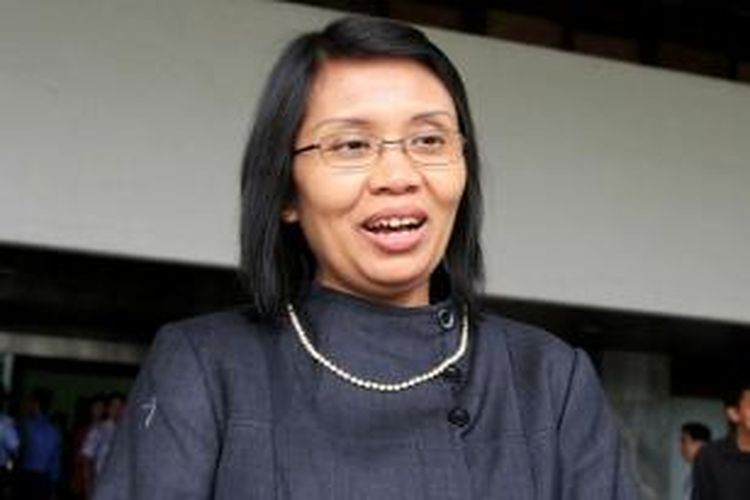 Wakil Menteri Keuangan Anny Ratnawati, saat masih menjabat Direktur Jenderal Anggaran Kementerian Keuangan, menghadiri rapat paripurna dengan agenda keterangan pemerintah mengenai Pokok Pembicaraan Pendahuluan RAPBN tahun 2011 di Gedung DPR RI, Jakarta, Kamis (20/5/2010).   
