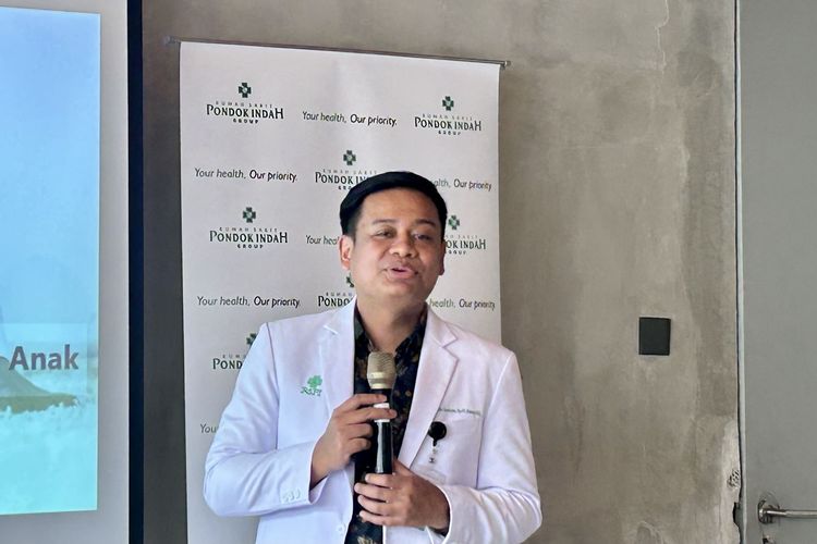 Dokter Spesialis Ortopedi Konsultan Ortopedi Anak RS Pondok Indah – Puri Indah, dr. Mohammad Aulia Herdiyana, Sp. OT, Subsp. A (K) dalam Media Discussion RS Pondok Indah Group di Senayan, Jakarta Pusat, Rabu (28/1/2026).