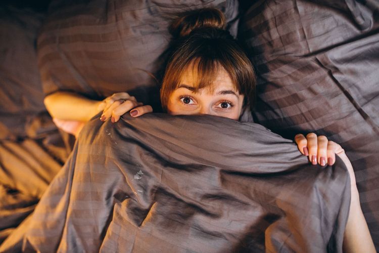 4 Kebiasaan yang Bikin Kamu Sering Terbangun Jam 3 Pagi