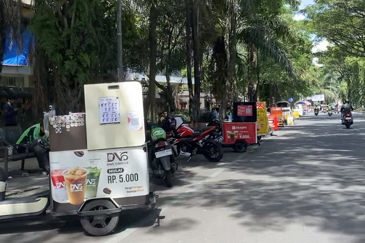 Segelas Kopi Murah, dan Hidup yang Tak Pernah Murah di Malang