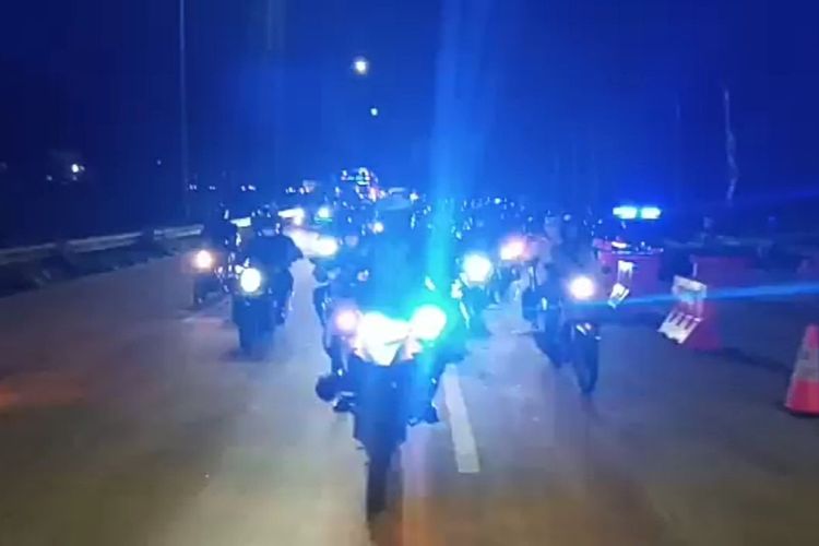 Mudik di Tengah Kegelapan, Kondisi Jalan Lintas Sumatera yang Mengkhawatirkan...