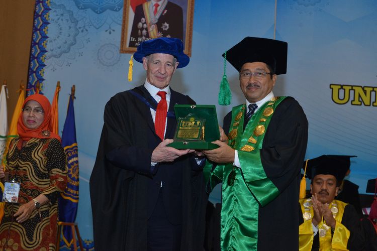 Dalam Milad Universitas ke- 64, Muhammadiyah Jakarta (UMJ) menggelar wisuda sarjana ke-71 dan wisuda pascasarjana ke-40 bagi 1.770 wisudawan baik dari program D3, Sarjana S1, Program Doktor, dan Magister.

