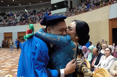 Momen Haru Dipeluk Krisdayanti Saat Wisuda Viral, Azriel Hermansyah: Akhirnya Aku Bisa Banggain Mimi