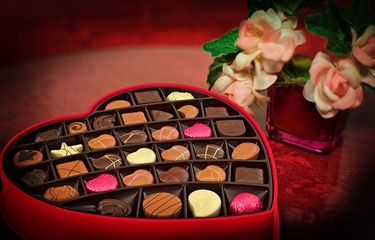 Ilustrasi cokelat valentine. Sejumlah gerai makanan dan minuman menawarkan promo Valentine 2025 untuk merayakan hari kasih sayang