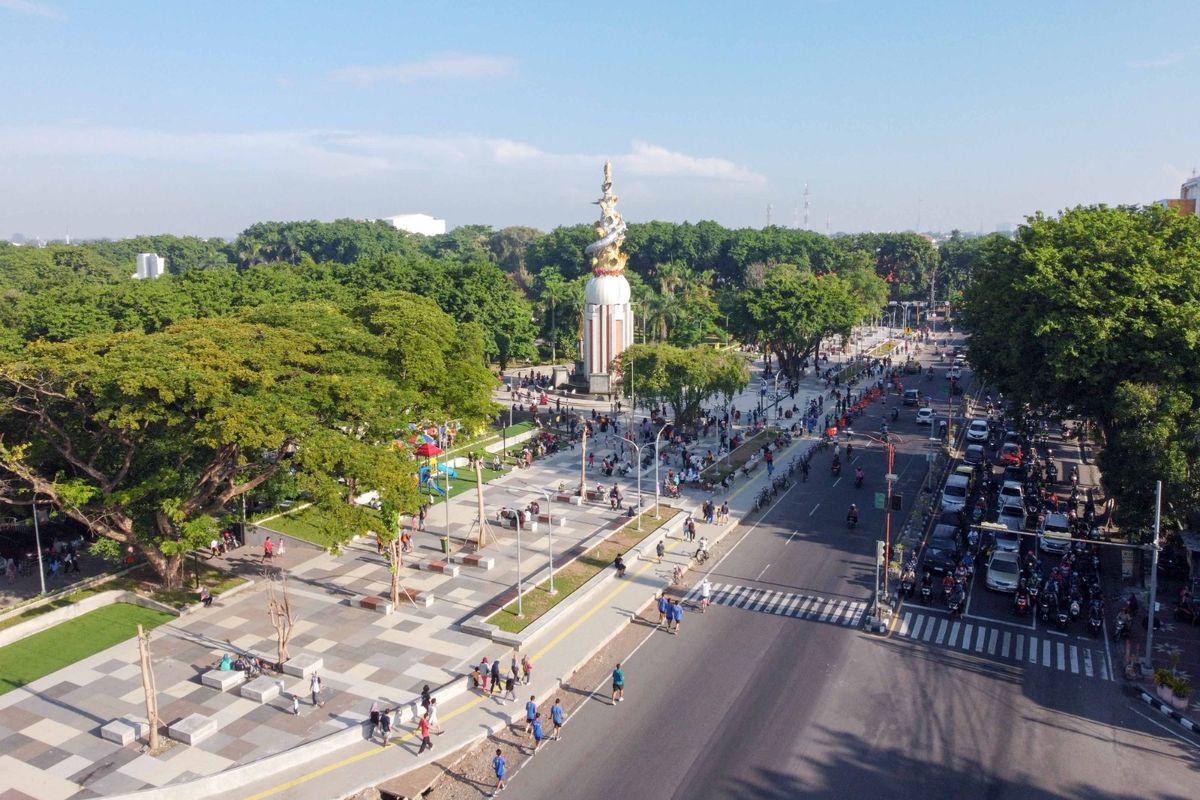 Proses revitalisasi Alun-alun Sidoarjo diperkirakan rampung Desember 2025. 