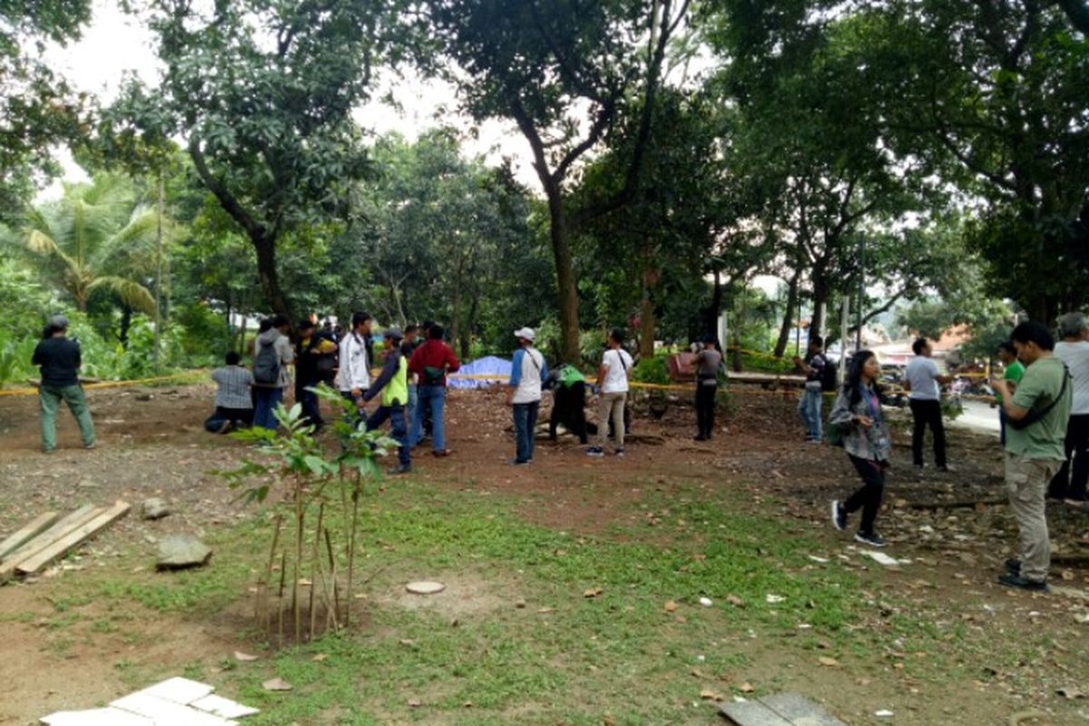 Radiasi nuklir yang memaparkan lahan kosong di Kawasan Perumahan Batam Indah, Kademangan, Setu, Tangerang Selatan, berasal dari serpihan radioaktif.  Adanya serpihan limbah nuklir tersebut disebut diduga dibuang oleh oknum yang tidak bertanggung jawab. 