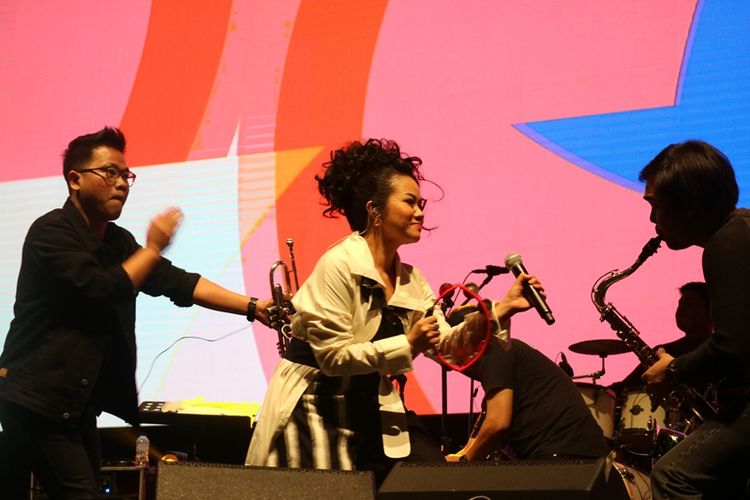 Penyanyi Yura Yunita di Balkonjazz Festival 2019 di Balkondes Tuksongo, Kecamatan Borobudur, Magelang, Jawa Tengah, Sabtu (14/9/2019).