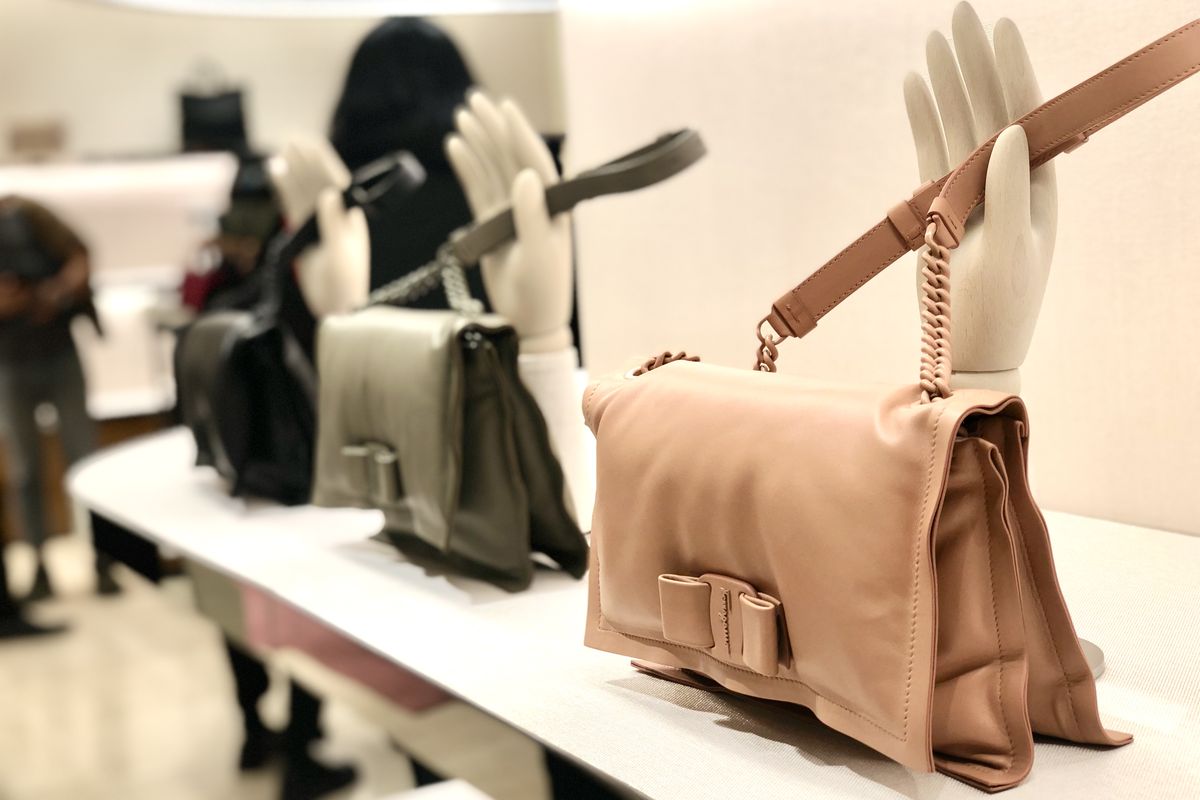 Koleksi tas Ferragamo di butiknya, Plaza Indonesia