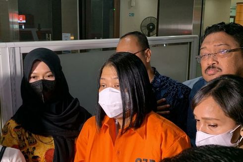 Pakai Baju Tahanan, Putri Candrawathi Menangis saat Beri Pesan ke Anaknya