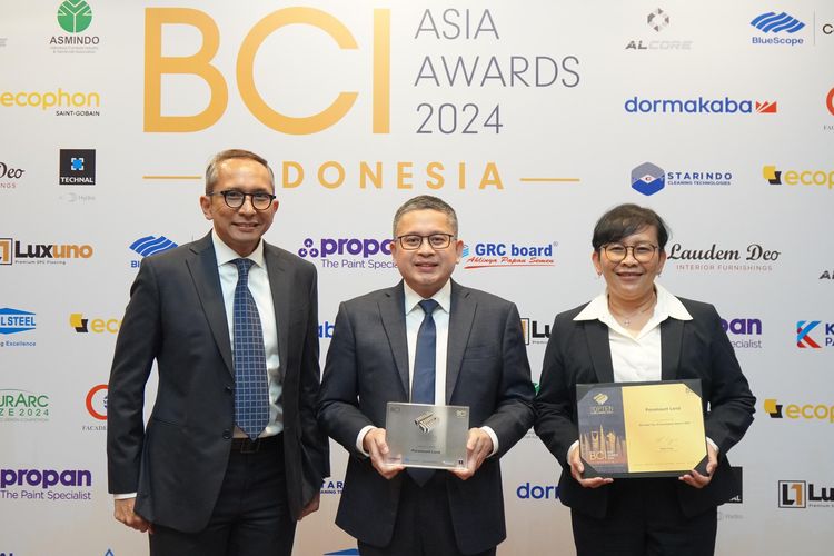 Paramount Land meraih penghargaan Top 10 Developers dalam ajang BCI Asia Awards 2024, pada Kamis (19/9/2024)