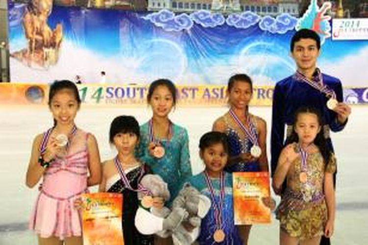 Para skater asal Indonesia yang meraih medali di Bangkok.