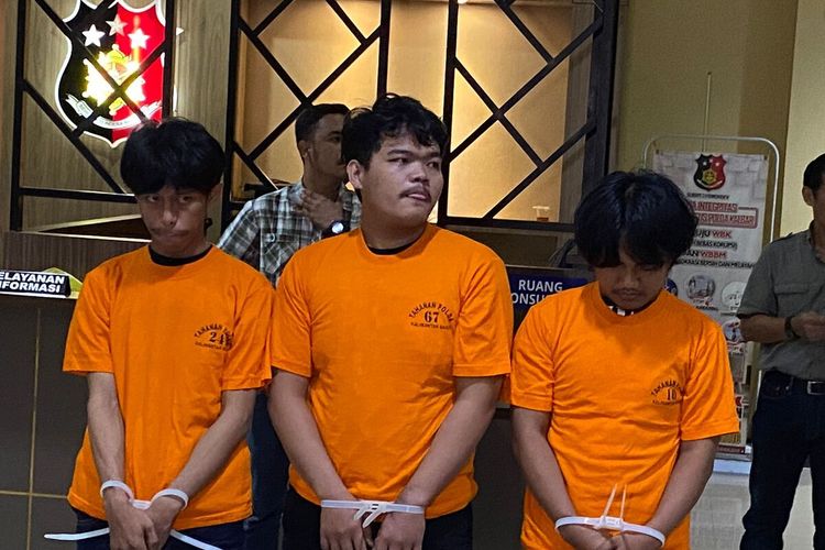 Sebanyak 3 tersangka konser bodong grup band Sheila on 7 di Kota Pontianak, Kalimantan Barat (Kalbar) ditangkap aparat kepolisian. Ketiganya berinisial MR (24, RES (23) dan HP (21) ditangkap Kota Makassar, Sulawesi Selatan.