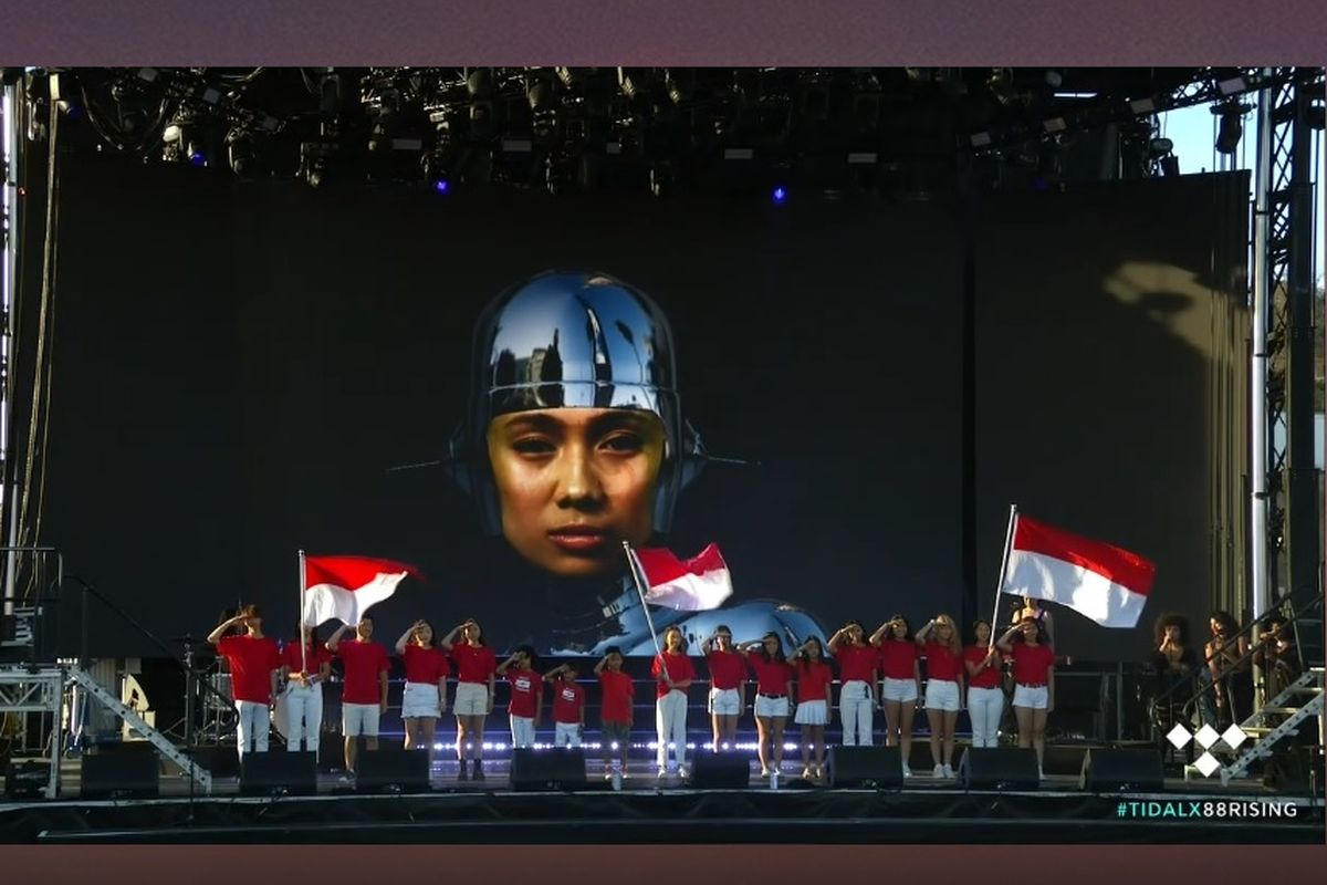 Niki Zefanya alias NIKI tampil dalam Head in the Clouds Festival 2019 di LA State Historic Park, LA, California, AS yang digelar bertepatan dengan Hari Kemerdekaan RI yang ke-74 pada 17 Agustus 2019.