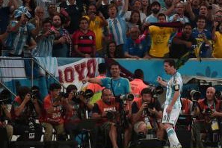 Striker Argentina, Lionel Messi, seusai mencetak gol ke gawang Bosnia-Herzegovina pada pertandingan Grup F Piala Dunia 2014 di Stadion Maracana, Minggu atau Senin (16/6/2014) pagi WIB. 