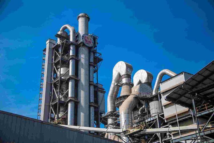 RDF dapat menjadi penghasil bahan bakar alternatif industri semen. 