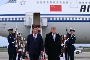 Trump Dobrak Protokol demi Sambut Langsung Xi Jinping di Bandara AS
