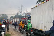 Korsleting Genset, Asap Tebal Penuhi Area Ruko di Duren Sawit dan Sebabkan Kemacetan