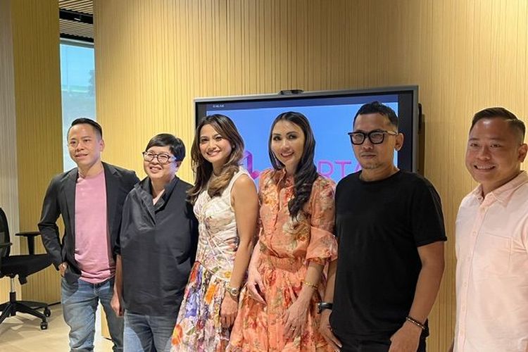 Novel Satine Karya Ika Natassa Diangkat ke Film, Acha Septriasa di Belakang Layar 