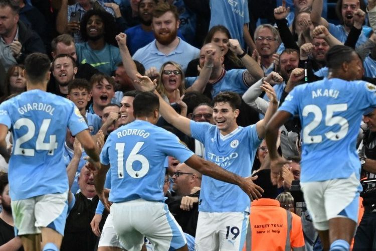 Selebrasi Julian Alvarez dalam laga pekan kedua Liga Inggris 2023-2024 antara Man City vs Newcastle di Stadion Etihad, 19 Agustus 2023. Terkini, Man City mencoba memperkuat diri dengan melempar tawaran kepada gelandang Wolves Matheus Nunes. Terkini, Man City akan tampil di Liga Champions 2023-2024. (Photo by Paul ELLIS / AFP)