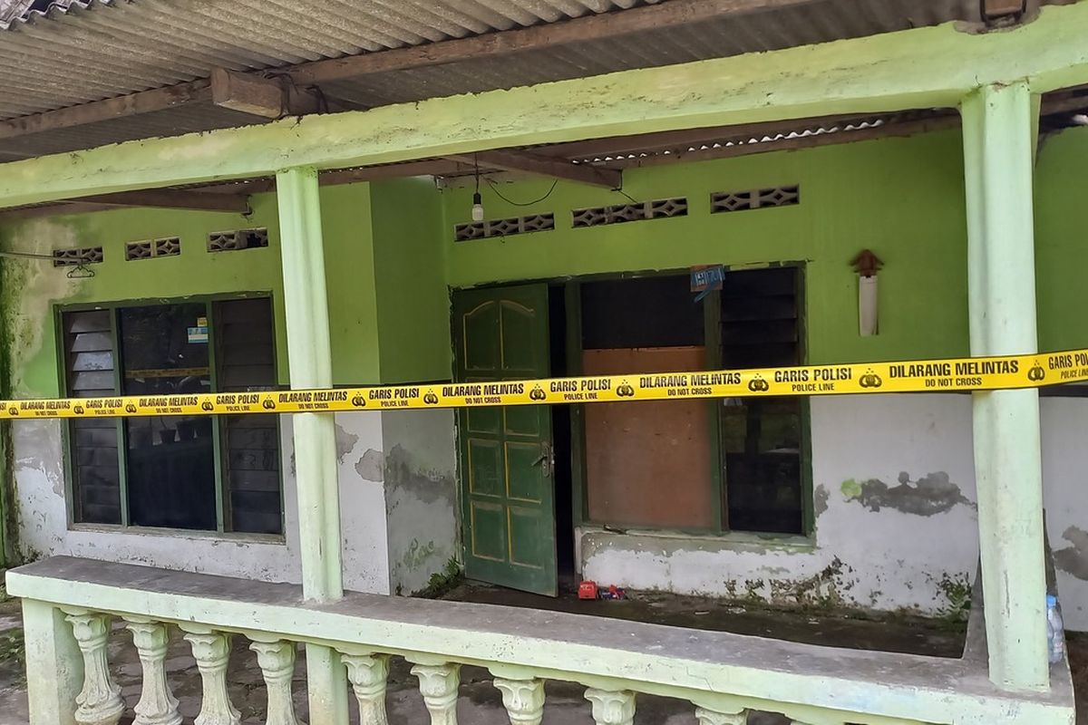 Lokasi rumah yang digunakan AP membunuh Istrinya di Bantul sudah digaris Polisi, Selasa (4/1/2025)