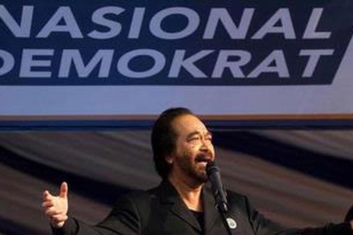Ketua Majelis Nasional Partai NasDem, Surya Paloh, saat menghadiri apel besar Baret garda Pemuda Nasional Demokrat, di Monas, Jakarta, Minggu (3/6/2012). 