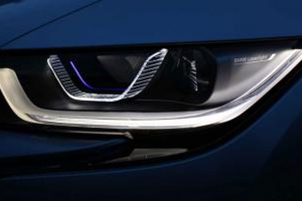 Lampu berteknologi laser dari BMW yang akan dipasangkan di model i8 plug-in hybrid.