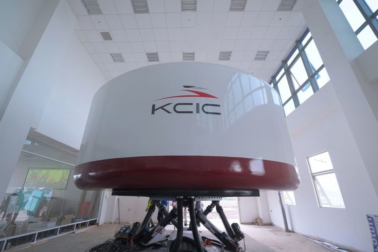 Simulator EMU KCIC400AF untuk melatih calon masinis Kereta Cepat Jakarta-Bandung.