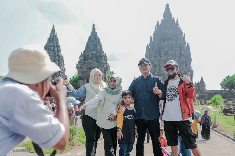 PT Aviasi Pariwisata Indonesia (Persero) atau InJourney dan InJourney Destination Management atau PT Taman Wisata Candi Borobudur, Prambanan, dan Ratu Boko (TWC), meluncurkan beragam aktivitas menarik di Candi Prambanan bertajuk ?Kelana Cerita Tanah Jawa.?