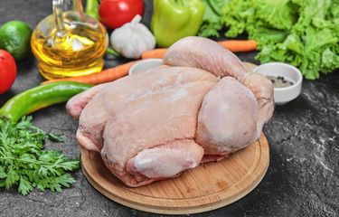 Cara mencuci daging ayam agar tidak terkontaminasi bakteri.