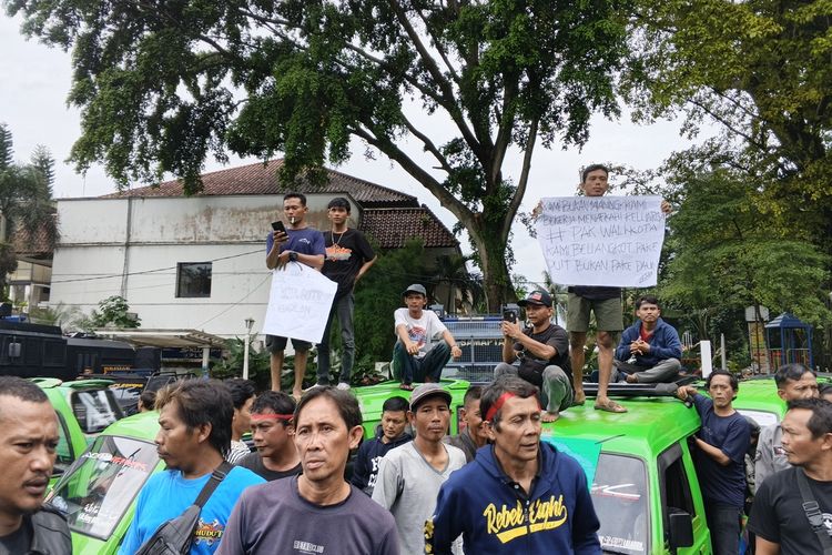 500 Eks Sopir Angkot Tua di Bogor Diproritaskan Ikut Padat Karya, Dapat Rp 120.000 Per Hari