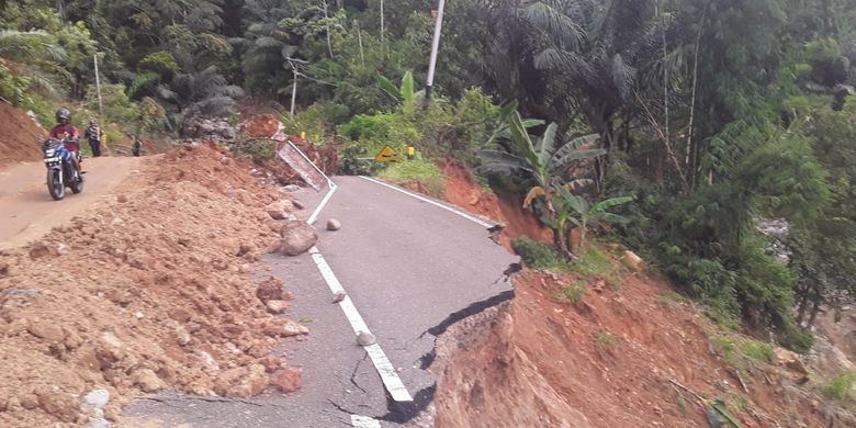 Dampak Tanah Longsor Bagi Lingkungan Dan Masyarakat