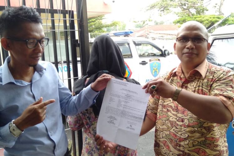 Tri Jayanto kuasa hukum dari HS usai melaporkan Bripda RFK di Polda Sumsel, lantaran telah mengandung selama tiga bulan, Jumat (22/2/2019).