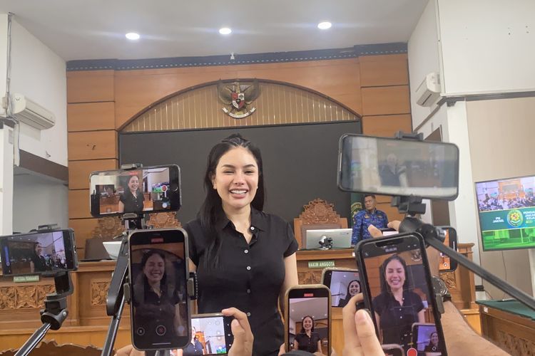 Nikita Mirzani dalam sidang putusan kasus pemerasan dan TPPU di PN Jakarta Selatan, Selasa (28/10/2025).