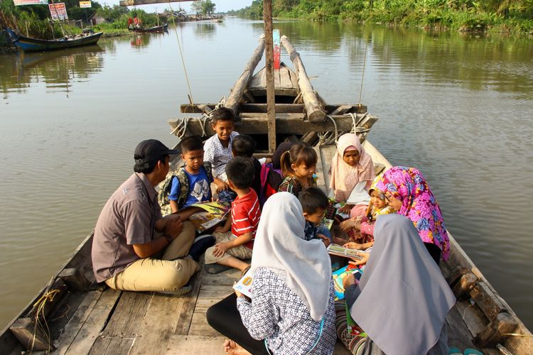 Rumah Baca Bakau Merawat Mimpi Anak Anak Di Balik Hutan