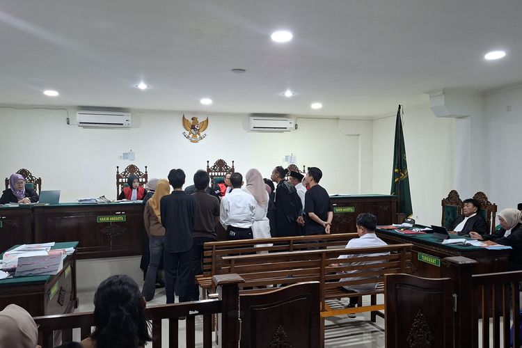 Hakim PN Tipikor Tolak Hadirkan Gubernur Bengkulu Helmi Hasan di Persidangan