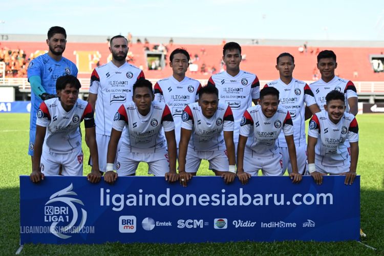 Skuad pemain Arema FC saat pertandingan pekan ke-1 Liga 1 2022-2023 melawan Borneo FC yang berakhir dengan skor 3-0 di Stadion Segiri Samarinda, Minggu (24/7/2022) sore.