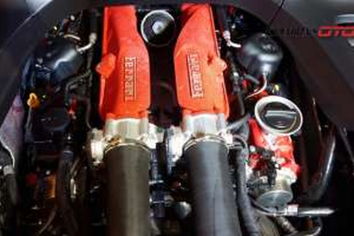 Mesin V8 3.9L twin turbo pada Ferrari GTC4Lusso T.
