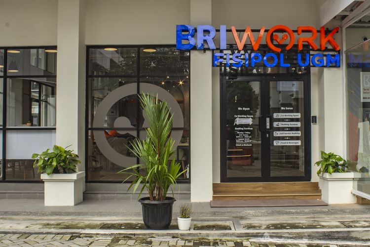Coworking space BRIWORK merupakan hasil kolaborasi antara Fabelio, melalui Fabelio Projects, dan Bank Rakyat Indonesia (BRI).