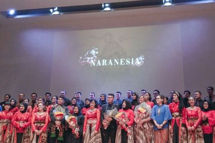 ebanyak 40 alumni Paduan Suara Mahasiswa Universitas Padjadjaran mulai dari angkatan 2013 hingga 70an menggelar konser bertajuk ?Naranesia: Persembahan tentang Rona dan Rasa Indonesia? di Balai Resital Kertanegara, Kebayoran Baru, Jakarta Selatan, Minggu (13/1) lalu