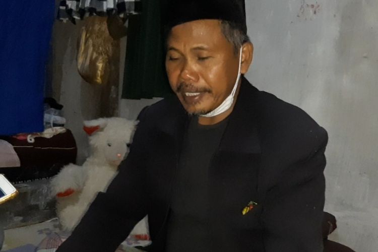 Syakuri marbot masjid saat ditemui di rumahnya Jolotundo II Semarang.