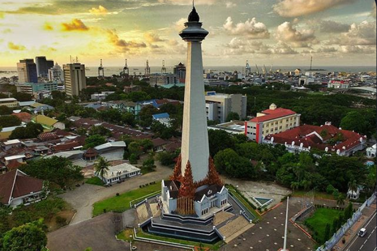 Monumen Mandala atau Monumen Pembebasan Irian Barat di Makassar