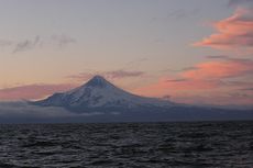 Gunung Shishaldin di Alaska AS Meletus, Abu Vulkanik Membumbung Setinggi 9,1 Kilometer